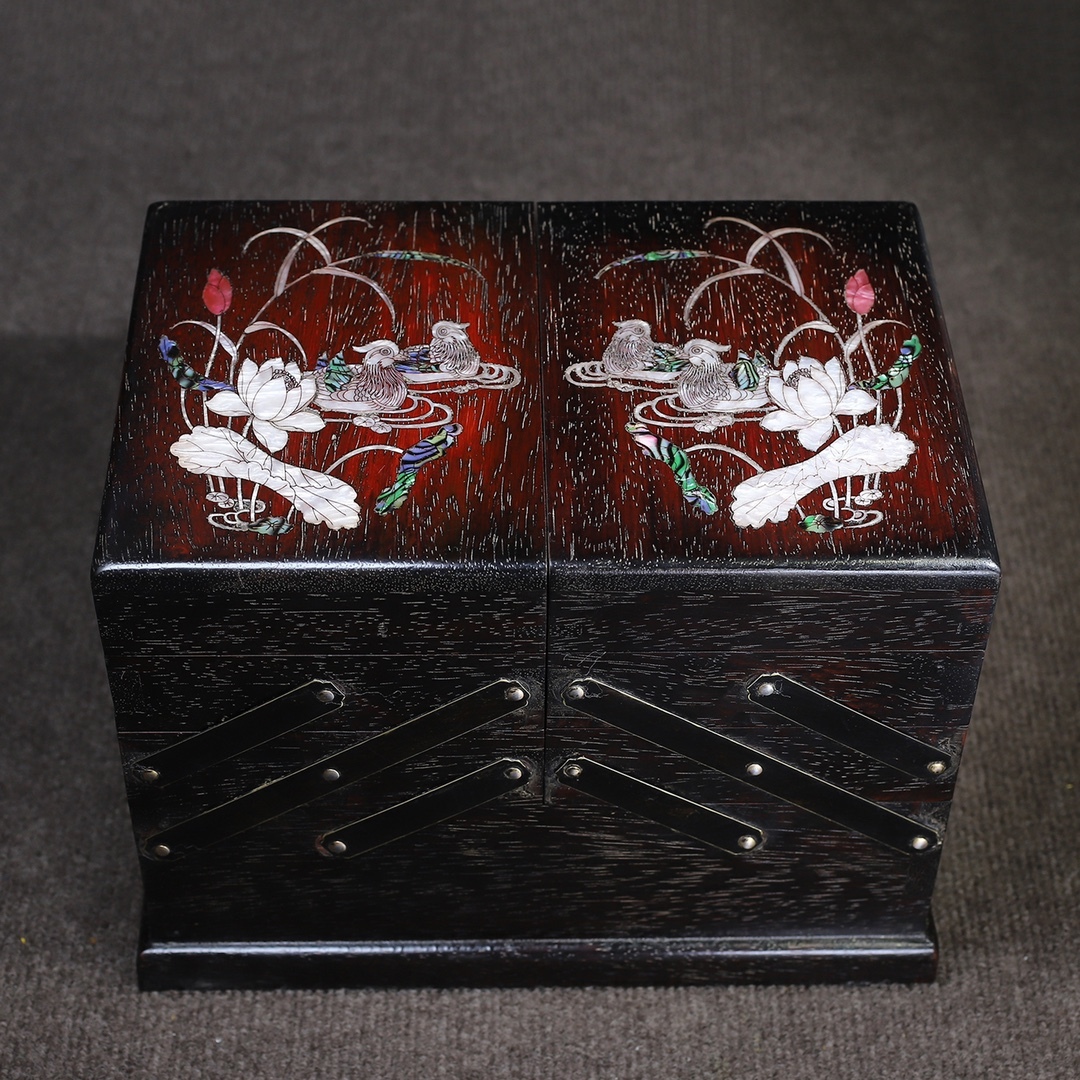 旧蔵 清 紫檀木に貝殻を入れた伸縮多宝箱 木制 極細工 中国古玩 古美術 骨董品 201-10拍卖