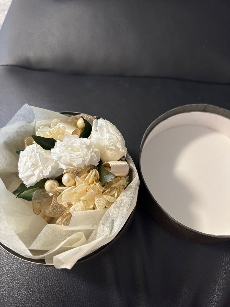 美品 数回使用 上質すてき 生花コサージュ ヘアアレンジメント髪飾り フォーマル 上品 入学卒パーティー結婚式など リボンパール 即決あり拍卖