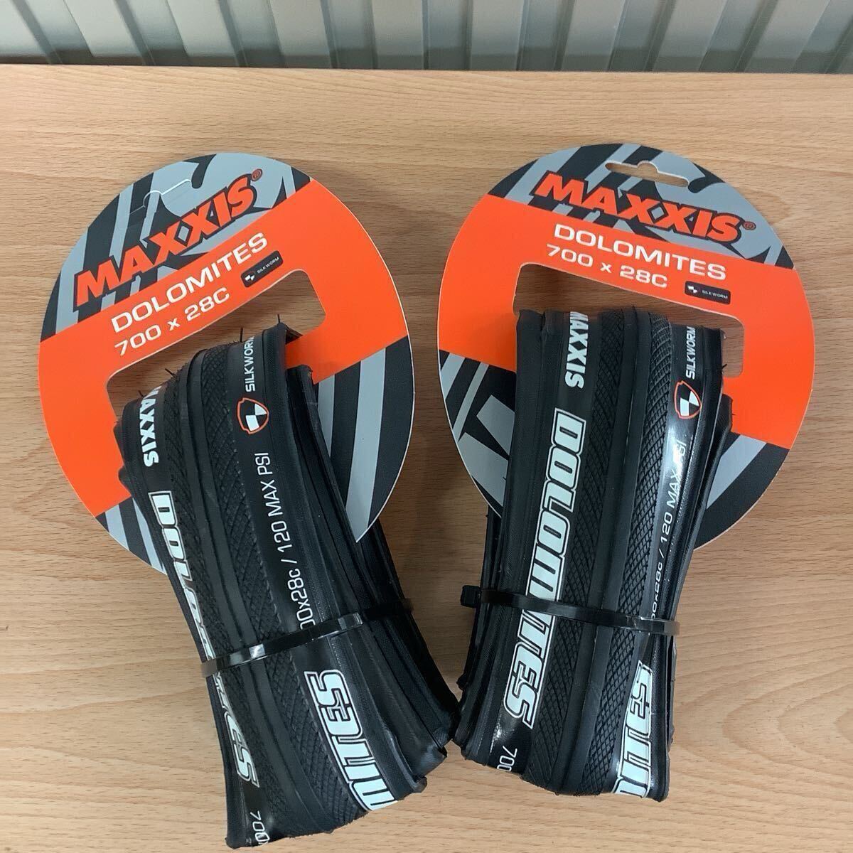 新品 MAXXIS/マキシス DOLOMITES/ドロミテ 700×28C 2本セット拍卖