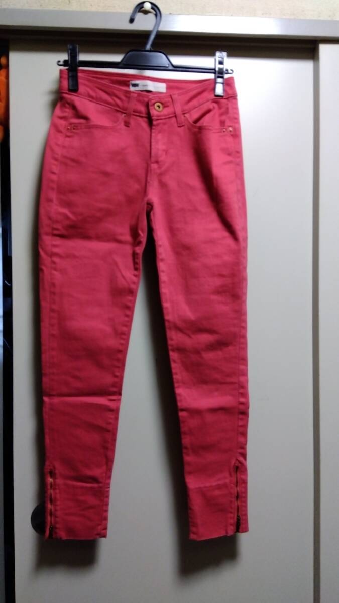 ☆リーバイス裾ファスナースキニーデニム☆超美品W24レッド系拍卖