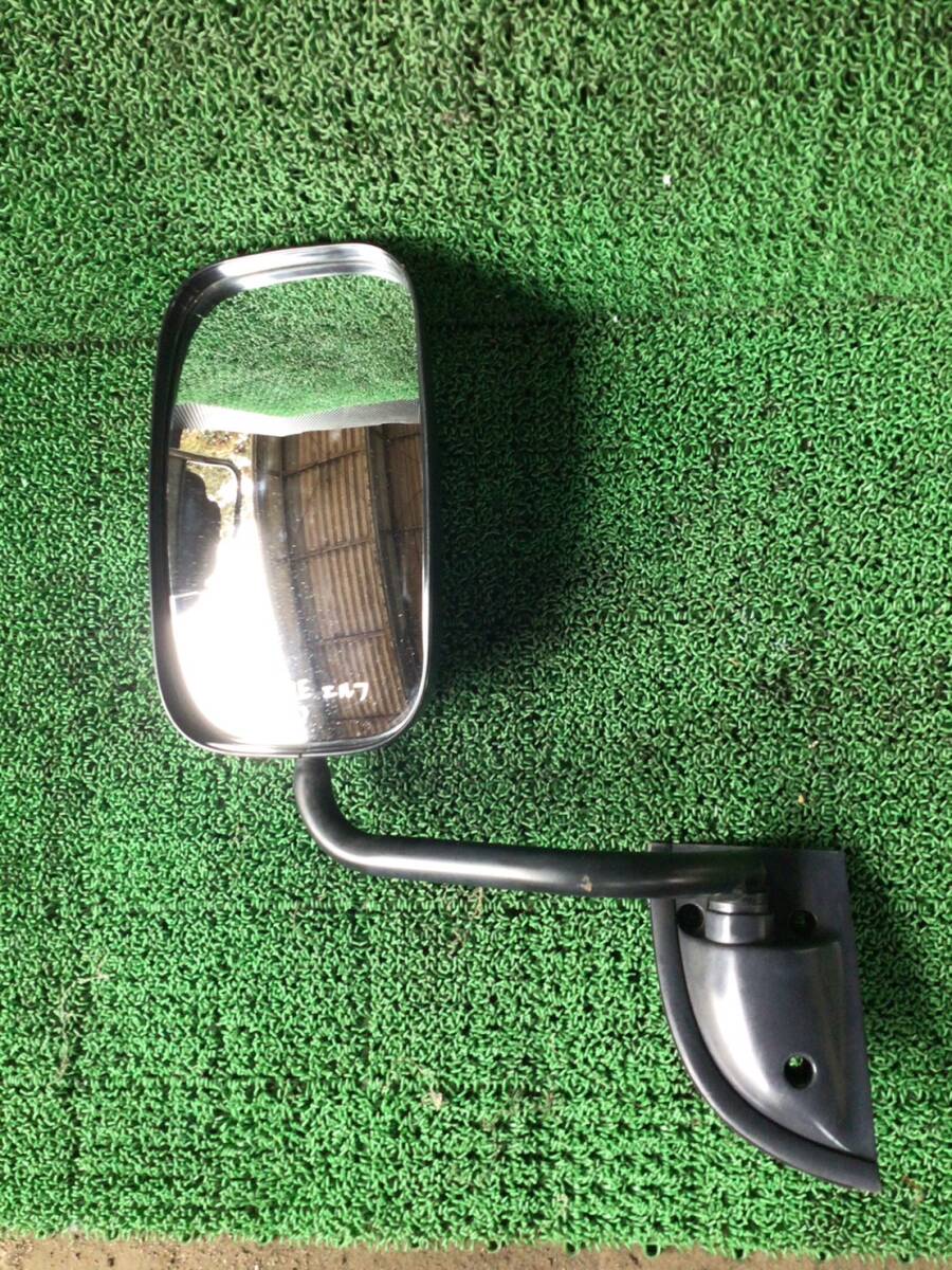 NHS69E H.11年 エルフ 標準 ハイルーフ用 ミラー付き ステー (R) カバー割れあり M 250129 ④ 即日発送可 いすゞ 100~140s 分解100s拍卖