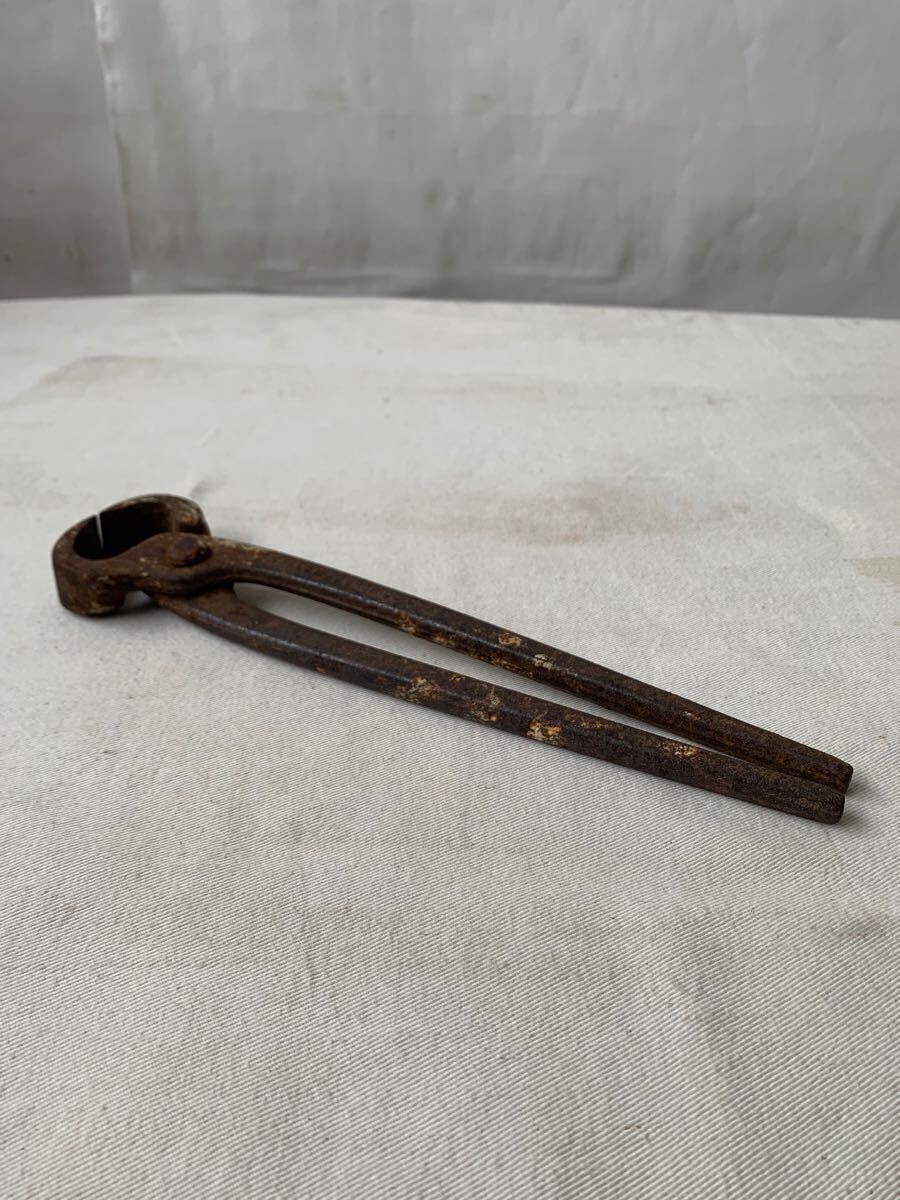 経年の雰囲気が素敵な古い鉄製ペンチ インダストリアルオブジェアンティークビンテージ店舗什器インテリアディスプレイ大工道具工業系飾り拍卖