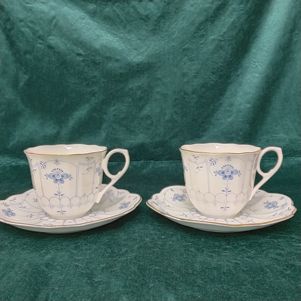 未使用保管品  MIKASA   ミカサ  金彩に花柄  エレガントなカップ&ソーサ   ペアで  拍卖