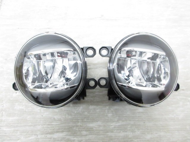 【即決有】 未使用品 トヨタ 純正 汎用 フォグ ライト LED 左右 セット アルファード ヴォクシー プリウス 等 KOITO 48-150 (B042374)拍卖