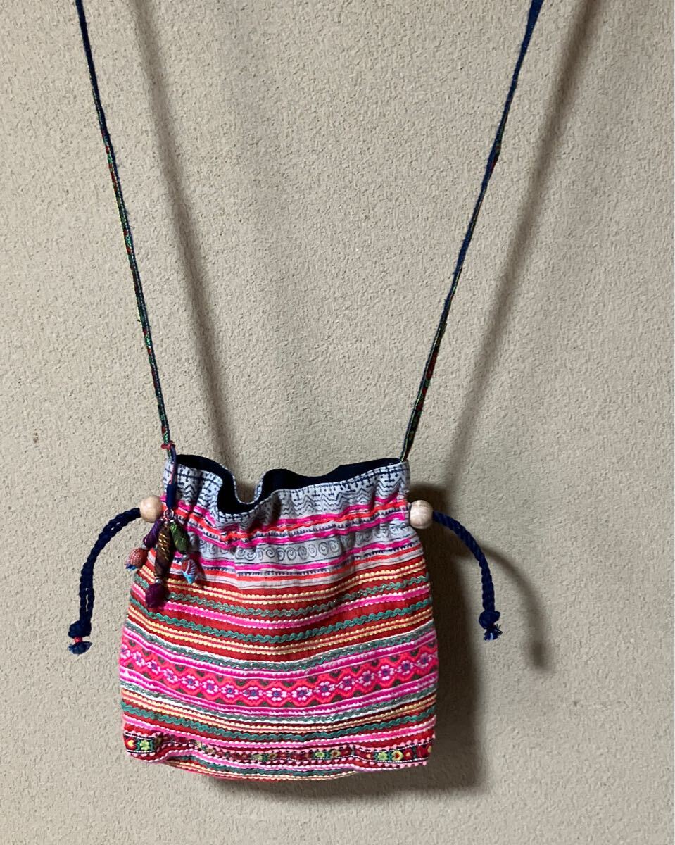 ガイジンメイド、モン族古布リメイクショルダーバッグ拍卖