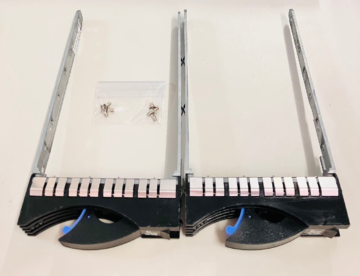 2YXS297★中古★IBM SAS/SATA 3.5インチ HDDトレイ/マウンタ 42R4130 42R4131 42R4127 42R4126 IBM System x3755 M3 など 2点セット拍卖