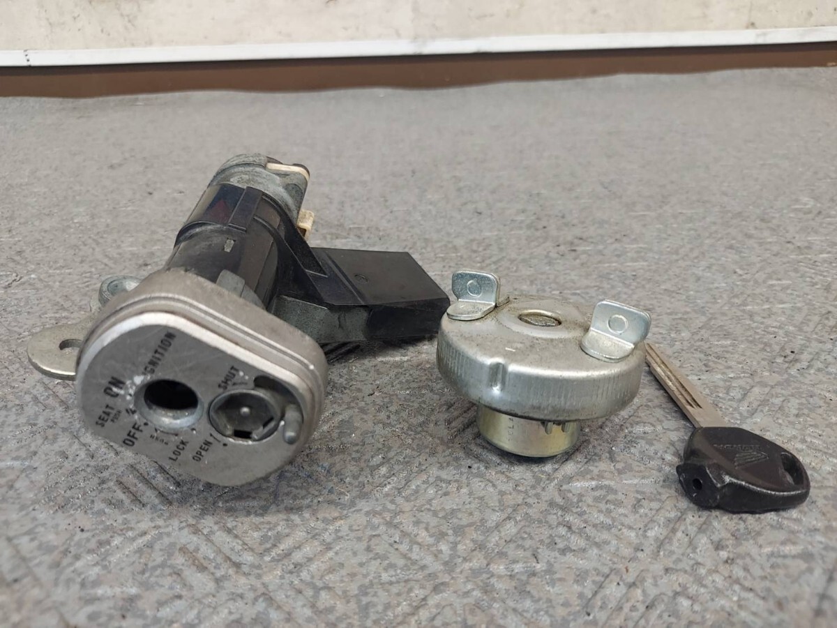 ホンダ Z4 スマートディオ AF63-120~ メインキー イグニッション タンクキャップ 純正キー FI車 4サイクル 純正 部品 パーツ拍卖