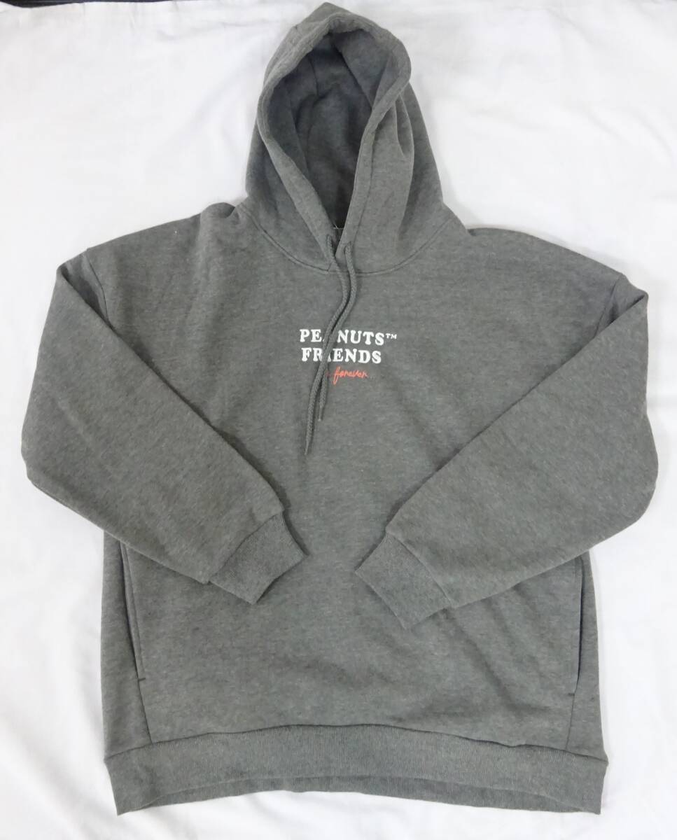 (す-P1-8008) ピーナッツ パーカー Mサイズ スヌーピー PEANUTS トップス 裏起毛 服 秋冬物 チャコール 長期倉庫保管品拍卖