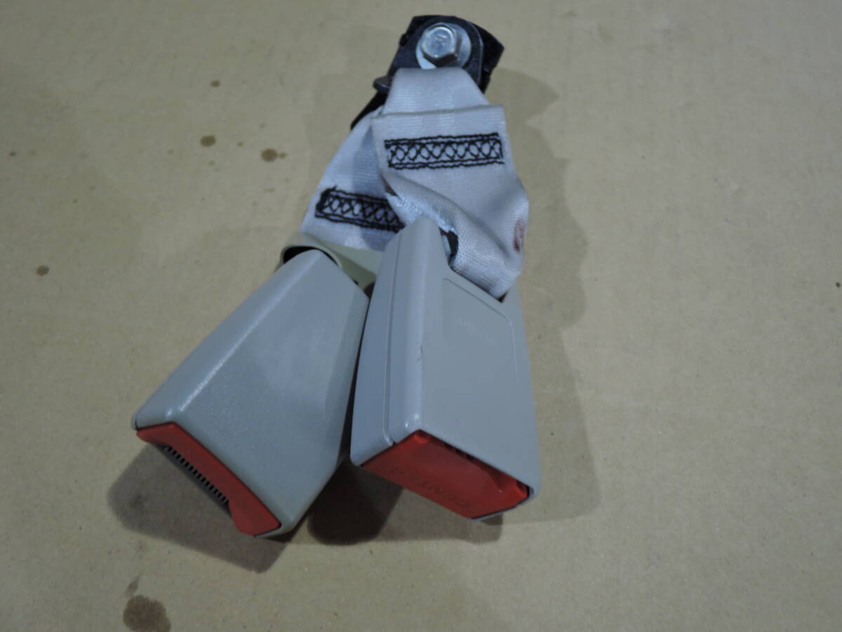 【1円スタート/在庫処分】 ZAA-ZE0 リーフ X 純正 リア シートベルト キャッチ バックル 詳細不明 N-5882拍卖