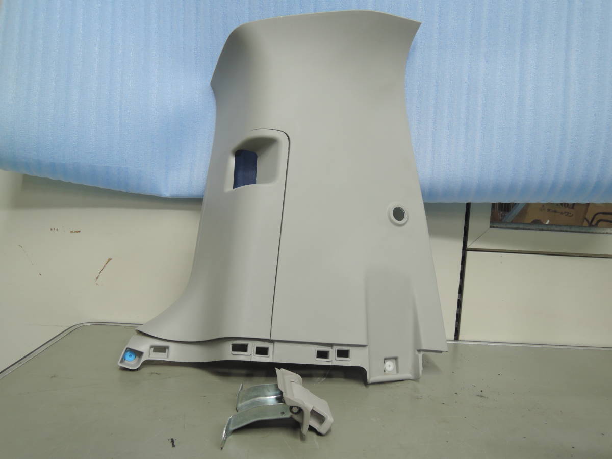 ※同梱不可※【1円】 ZRR70W VOXY ZS 煌Z 純正 リヤ リア ピラー カバー 右側 62566-28020/28040/72665-28100 T-6180 #2301拍卖