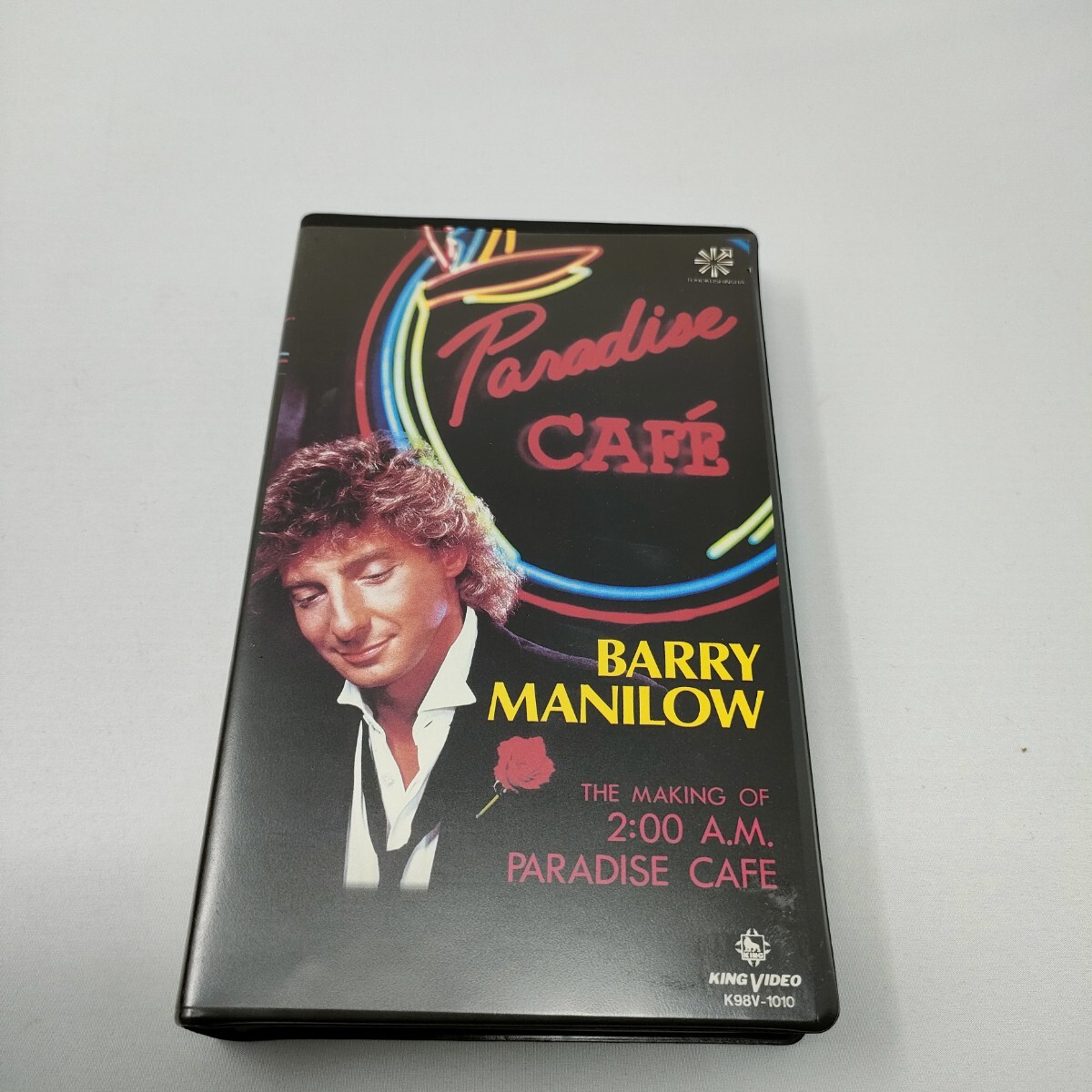 VHS バリー・マニロウ Barry Manilow / メイキング・オブ・パラダイス・カフェ 2:00 AM PARADISE CAFE 送料込み ビデオテープ拍卖