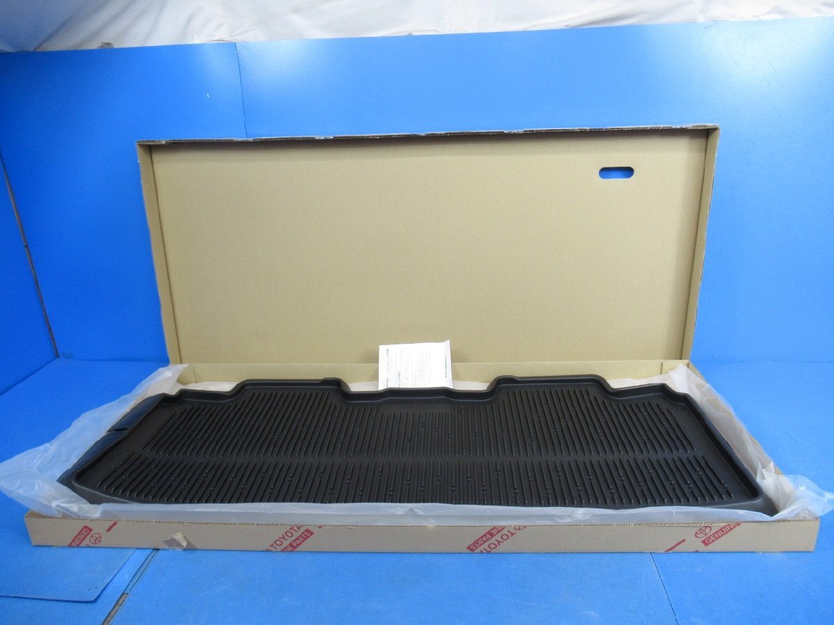 〇純正未使用品 ヴォクシー ZWR90 ZWR95 90系 純正 フロアマット スノー レジャー用 縁高タイプ リア 2列目 【 08213-28000 】(M003798)拍卖