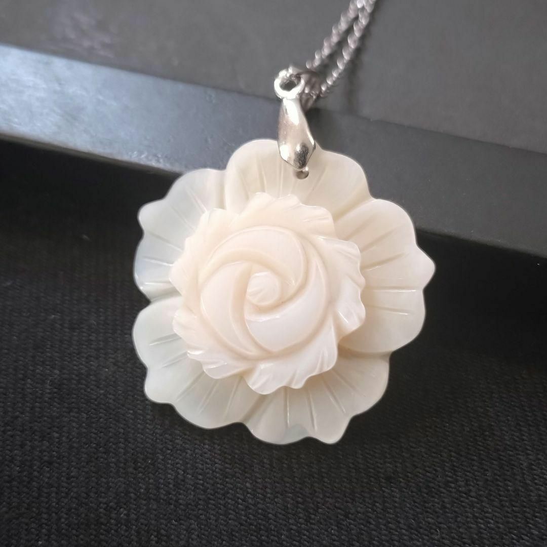 マザーオブパール シェル製ローズモチーフネックレス Ⅰ おしゃれ かわいい拍卖