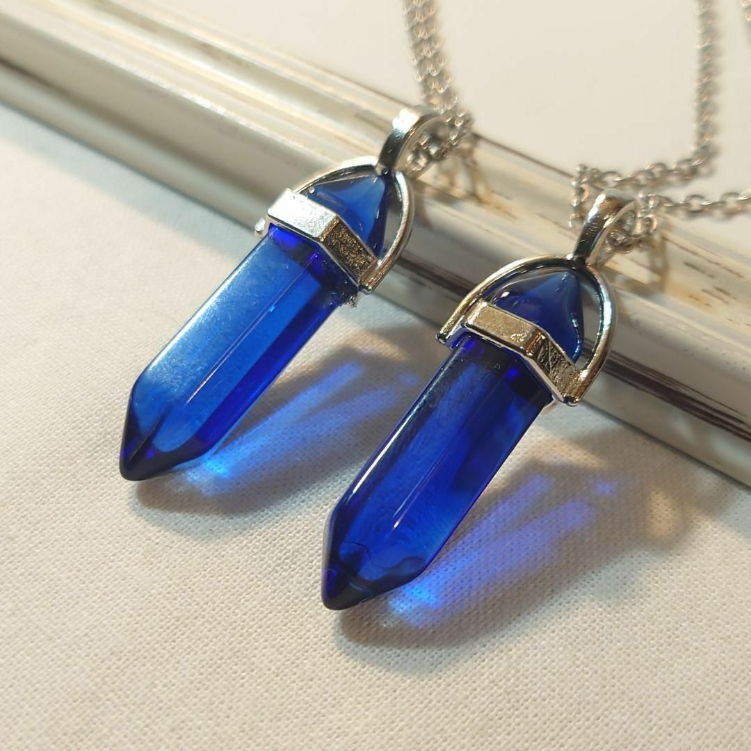 【2本セット】飛行石やブルーウォーターのようなブルークリスタルのネックレス拍卖