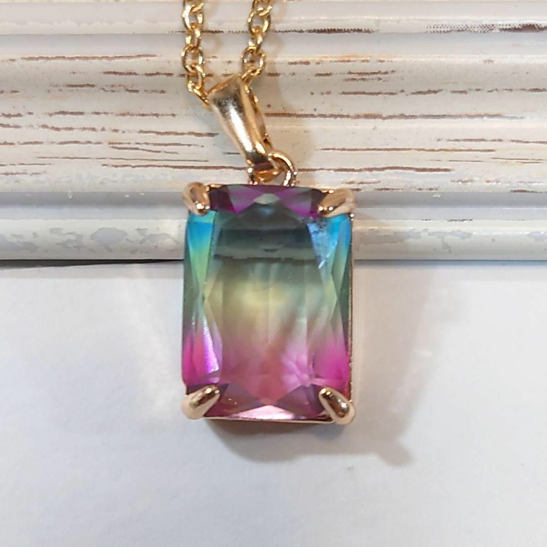 【これからの季節にピッタリ】青、黄緑、桃のトリコロールカラージルコニアネックレス拍卖