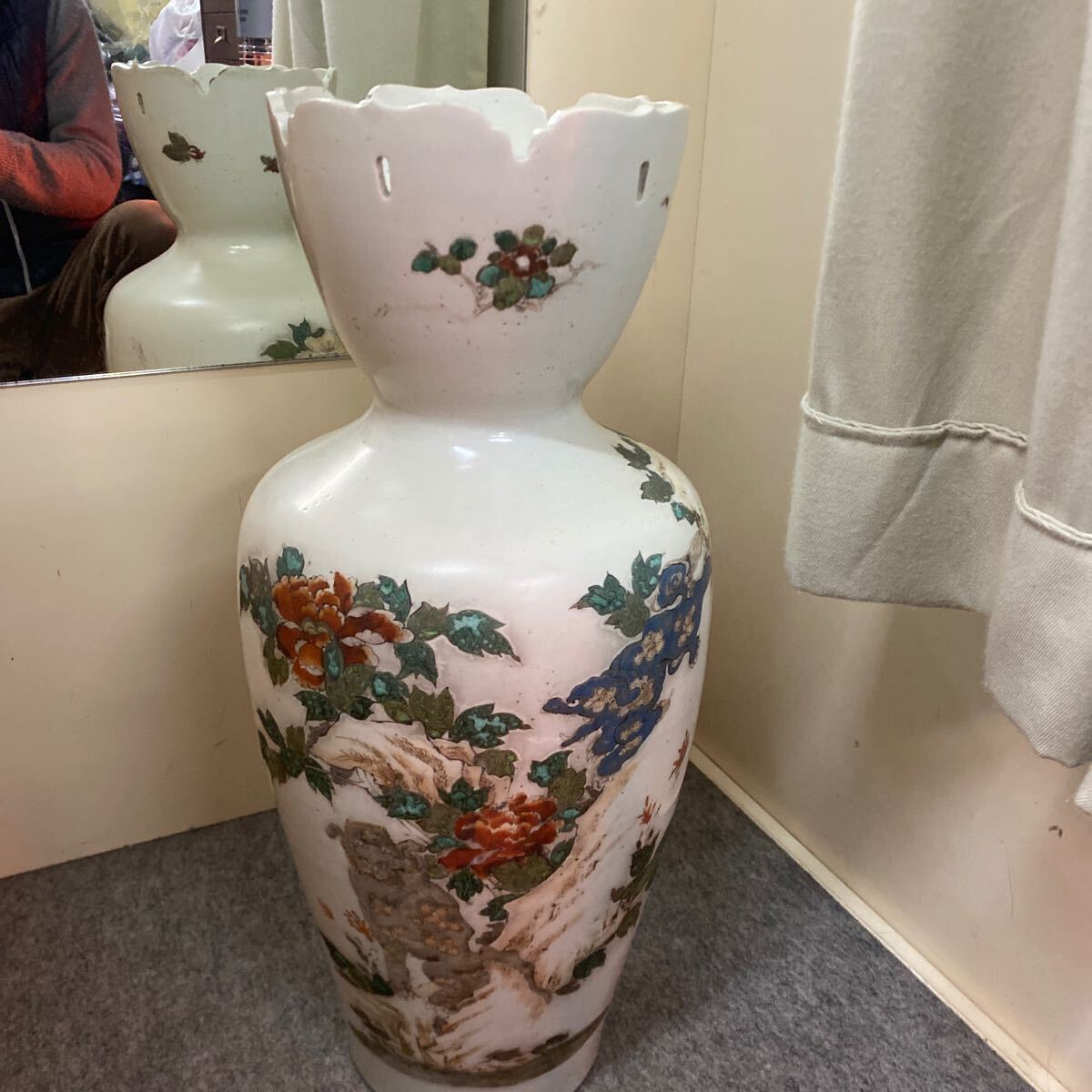 S 花瓶 古美術 薩摩焼?極細密色絵 飾壷 花器 古玩拍卖