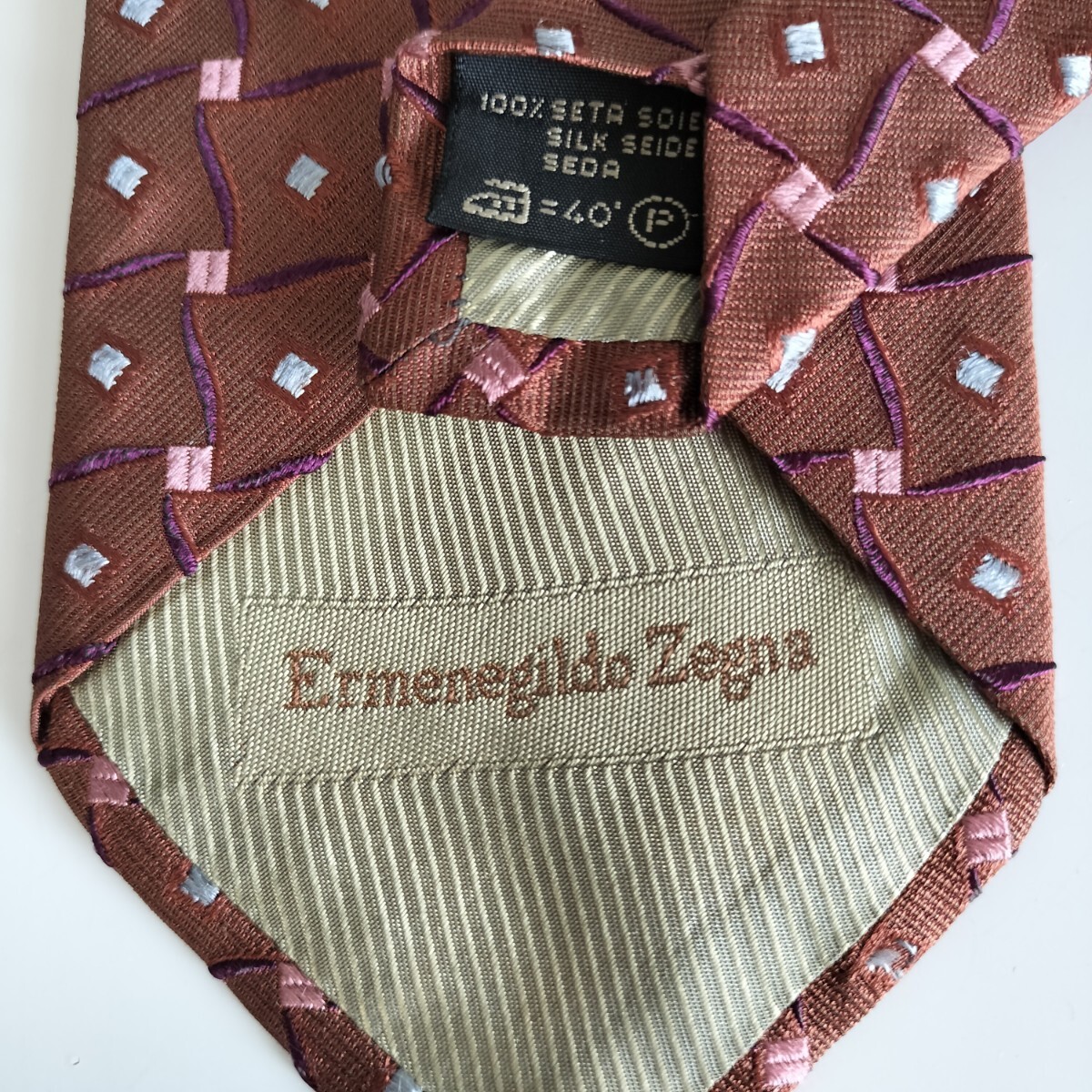 エルメネジルドゼニア(Ermenegildo Zegna)赤四角柄ネクタイ拍卖