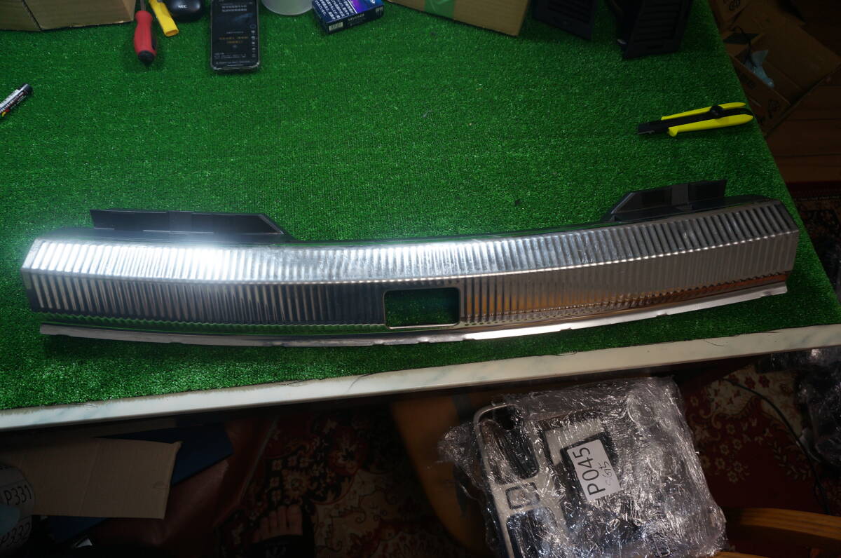 P330 アウディ A4アバント B8 ABA-8KCDH 8KCDN リアエンドトリム◆8K9 864 483 A拍卖