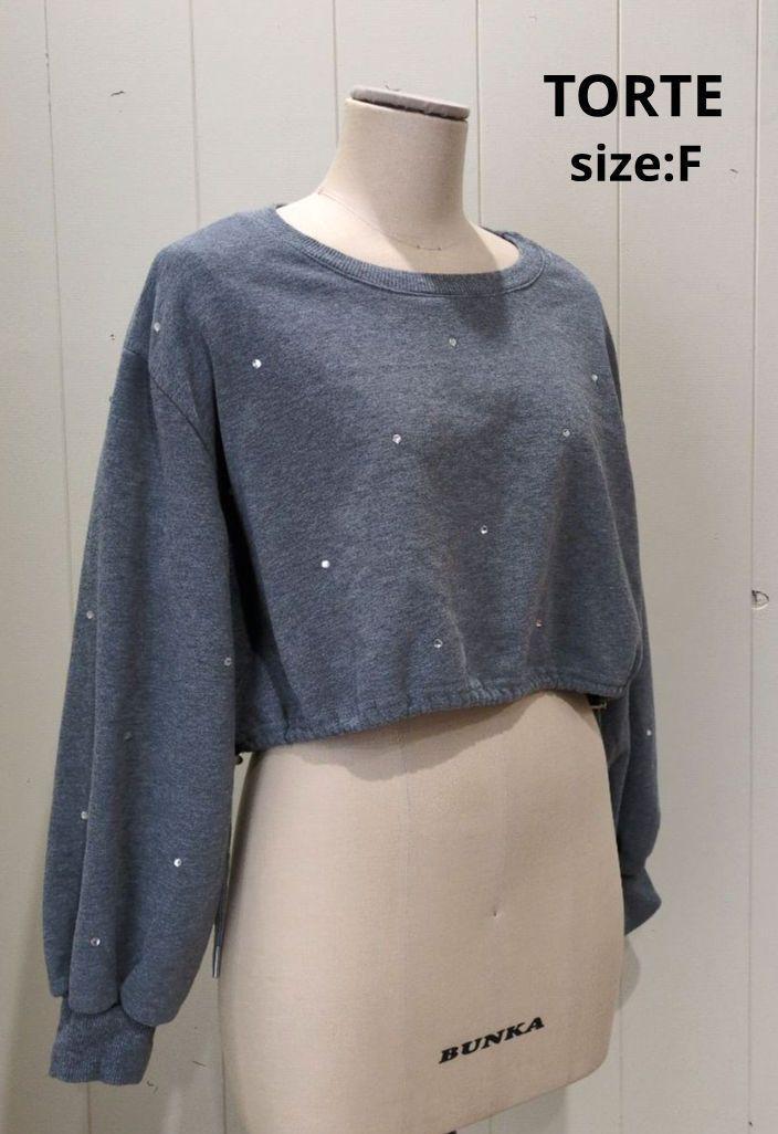 TORTE トルテ ショート丈 裏起毛 ラインストーン トレーナー グレー拍卖