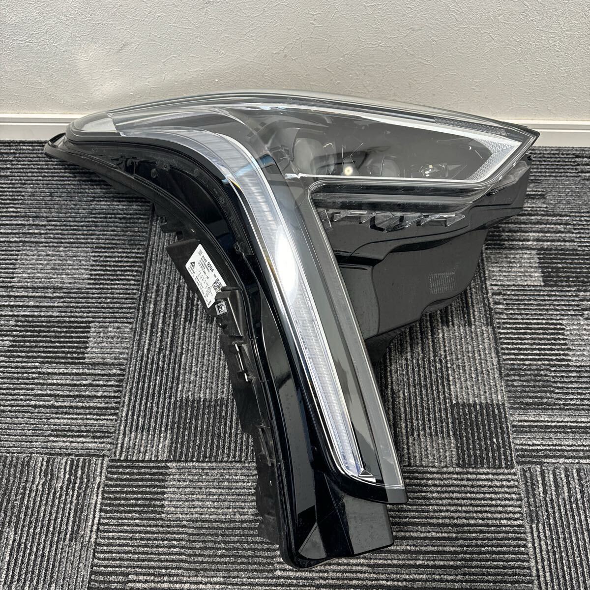 キャデラック Cadillac XT4 スポーツ 純正 右 運転席 LED ヘッドライト コンピューター付き拍卖