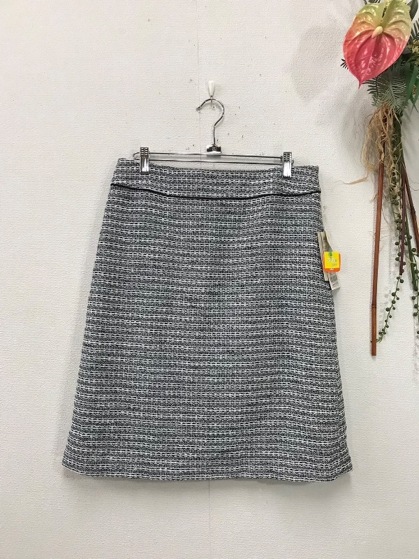 3314 【 自由区 オンワード 】 新品本体価格¥18,900 台形スカート サイズ:42 色:グレー系拍卖