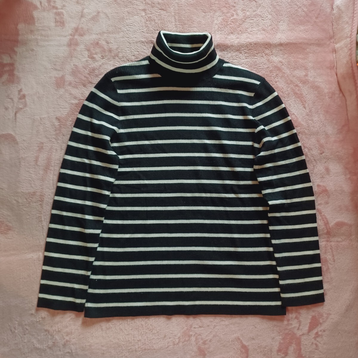 ★黒ブラック×白ホワイト幅広ボーダー柄〓お洒落可愛い♪しっとり柔らか暖か快適♪楽チン伸縮性通気性♪リブタートルネックセーター拍卖