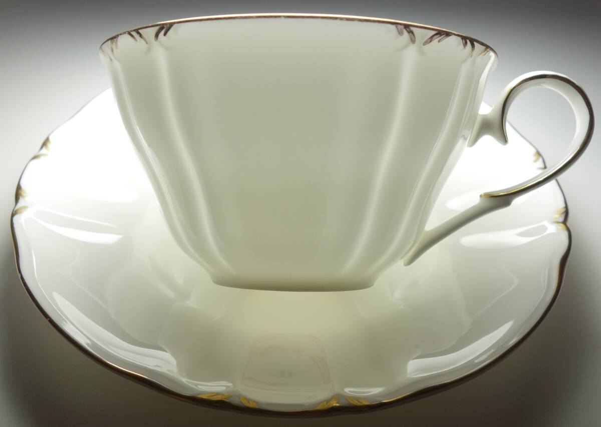 昭和バブル期 最高級 薄手 ボンチャイナ(Bone China) 紅茶カップ&ソーサー 国産品拍卖