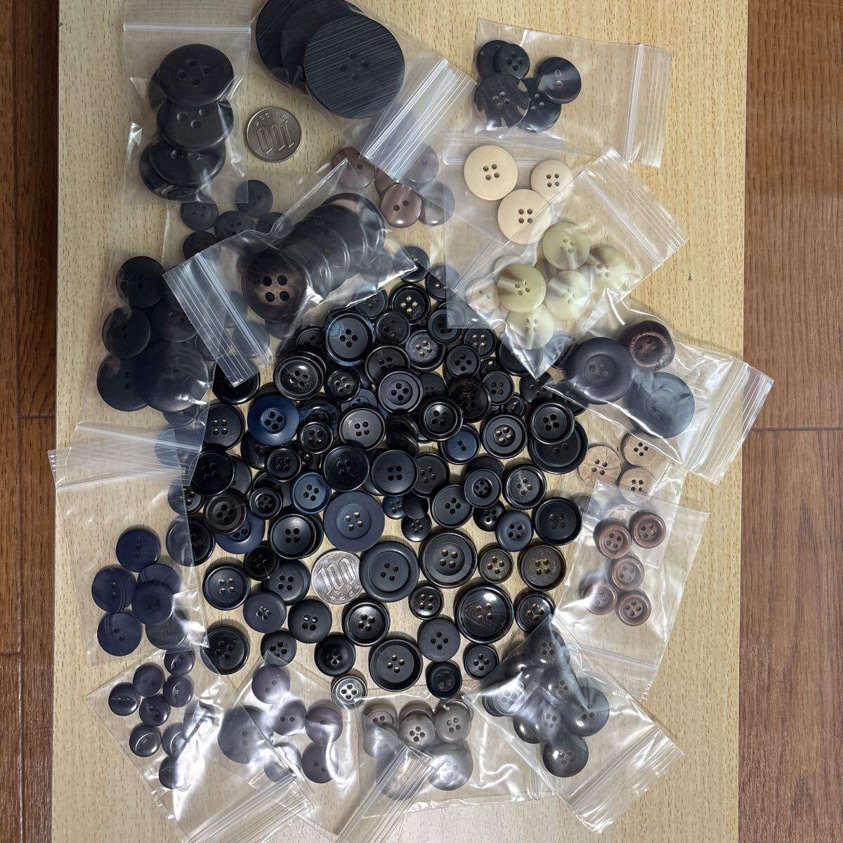 手芸用 いろいろボタン 、大量、ウッド、木製、コート用、大型、黒、紺、茶色、ベージュ ハンドメイド、洋裁 新品、中古品拍卖