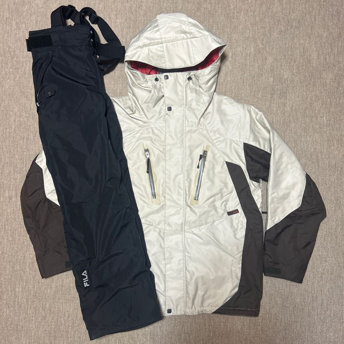 ☆ほぼ新品1度着用のみ☆FILA フィラ☆スキーウェア上下セット☆ジャケットMサイズ/パンツSサイズ☆167cm 58kg着用☆拍卖