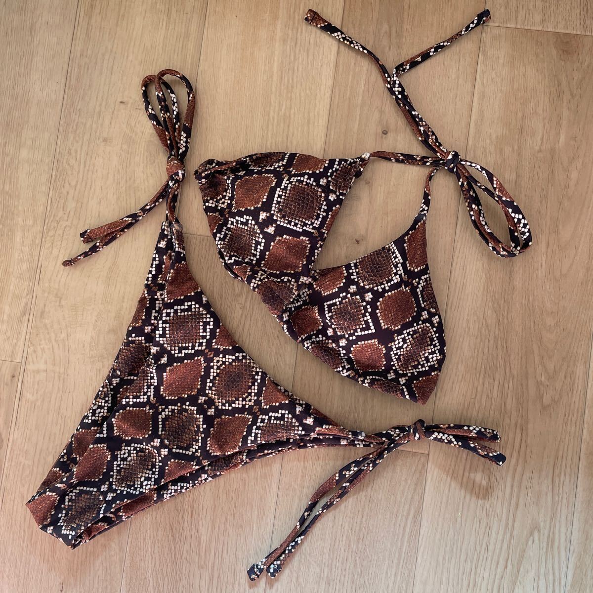 ブラジリアン ビキニ S 水着 ブラウン 茶 スネーク ヘビ柄 フェミニンカラー 新品 海 ビーチ 川 プール BEACH Tバック拍卖