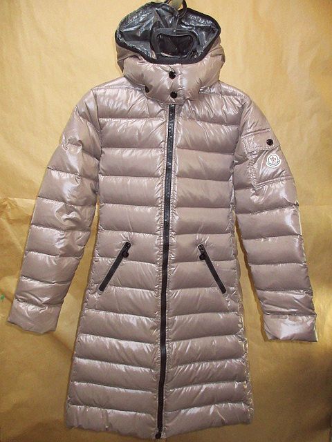 モンクレール MONCLER MOKA 袖 ロゴ ワッペン フード ダウン コート グレージュ 0 国内正規品拍卖