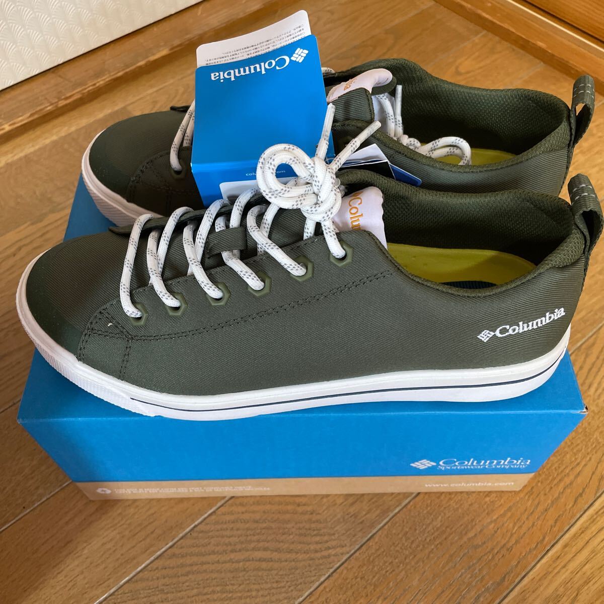 新品 Columbia コロンビア WATERPROOF 防水軽量スニーカー オリーブ系 UNISEX 25.0cm 定価8900+税拍卖