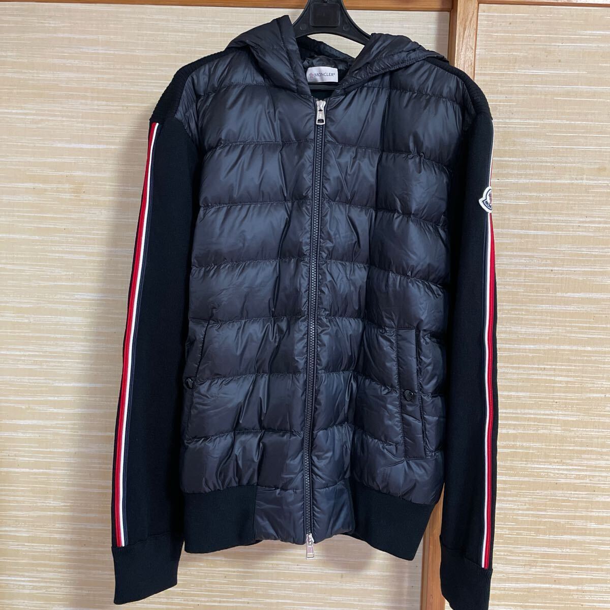 新品 モンクレール MONCLER ニットダウンジャケットパーカー 直営店購入 定価190000+税拍卖