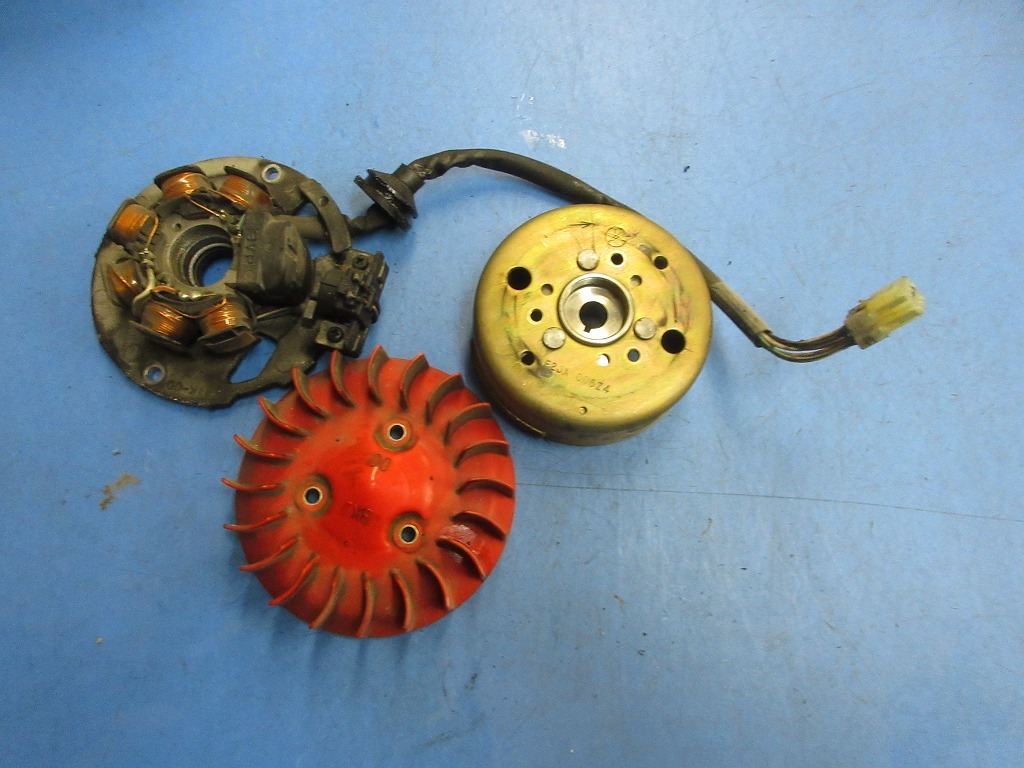 ジョグ アプリオタイプⅡ タイプ2 4LV フライホイール ジェネレター 赤ファン 637-29拍卖