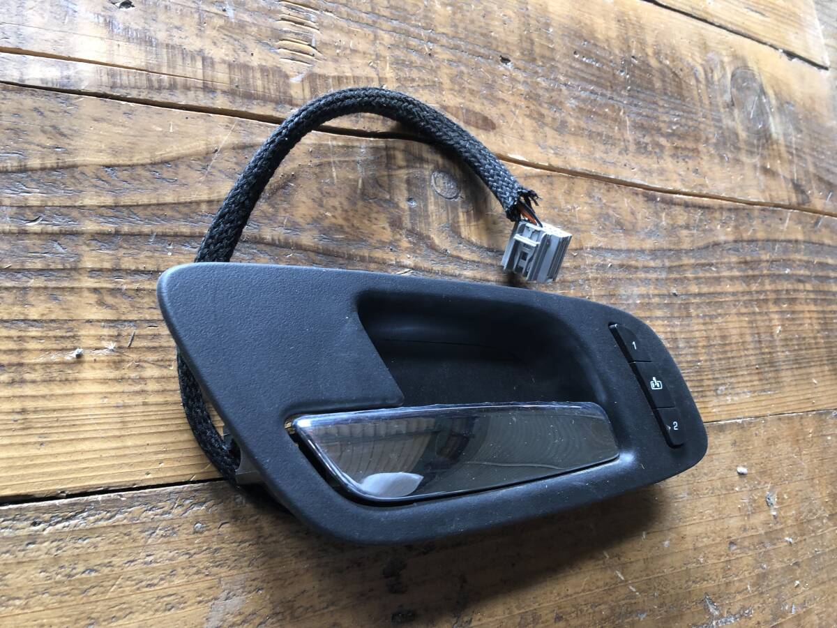 naOA★キャデラック エスカレード★純正★左側 インナーハンドル★ESCALADE ESV/部品取り車拍卖