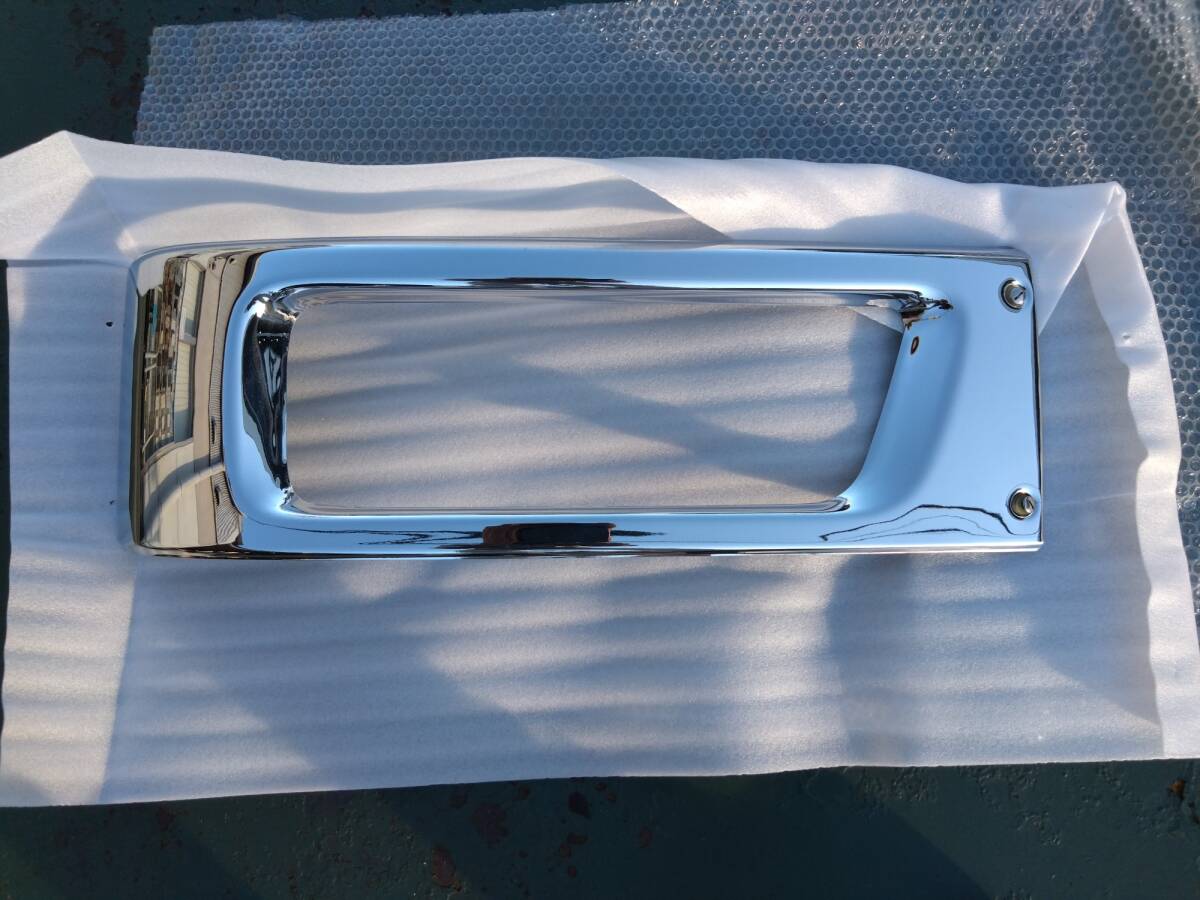 2375 いすゞ 07ギガ(H19.5~H21.4) 純正メッキヘッドランプリムLH 1-86792014-3拍卖