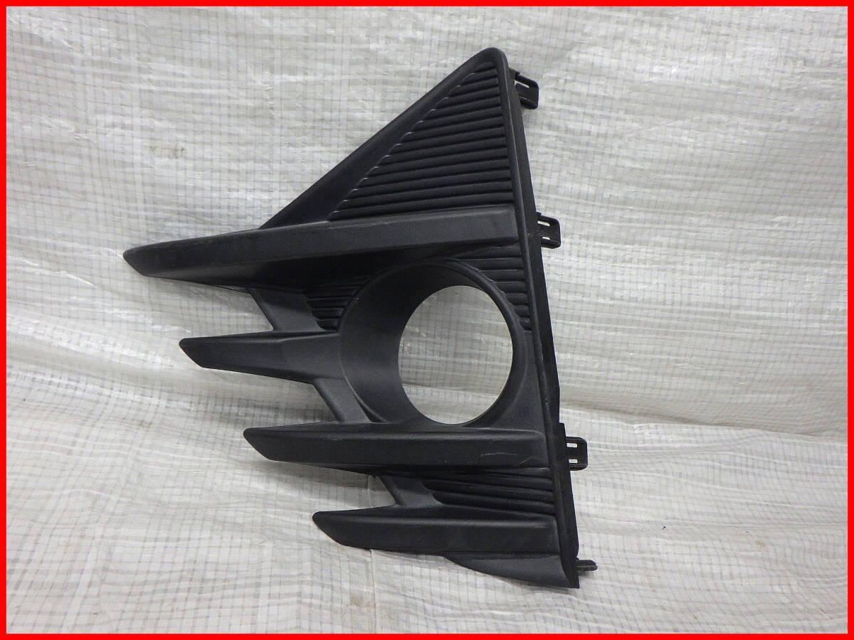 NHP10H アクア クロスオーバー フロントバンパーフォグランプカバー 左 左側 81482-52630 拍卖