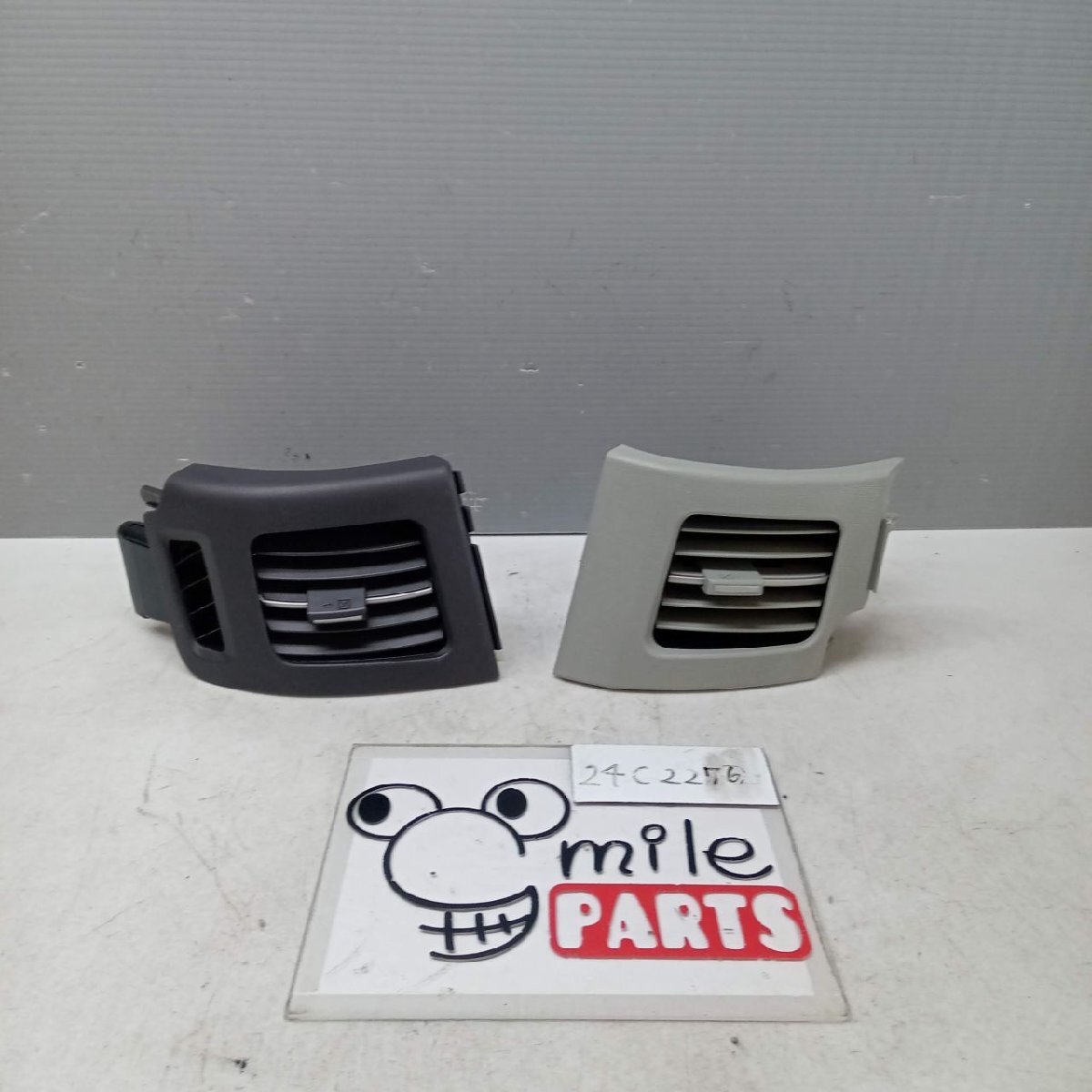 ZVW30 プリウス 純正 運転席助手席エアコン吹出口 1D1-16-2/24C2276*同梱不可拍卖
