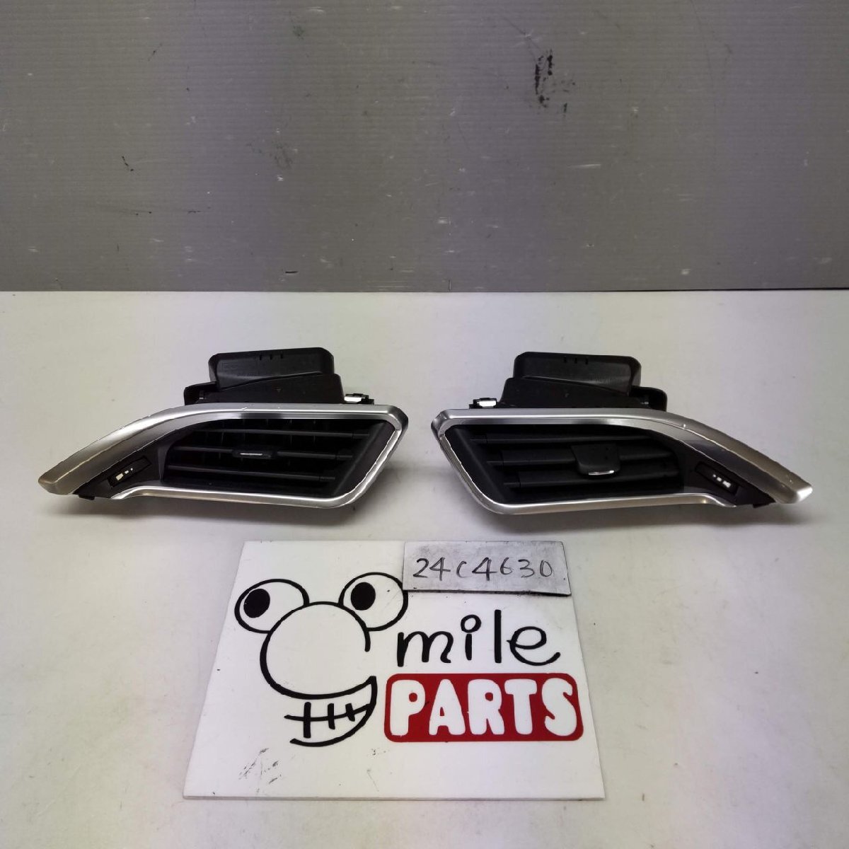 A9CHM01 プジョー208 純正 運転席助手席エアコン吹出口 2Z5-27-6/24C4630*同梱不可拍卖