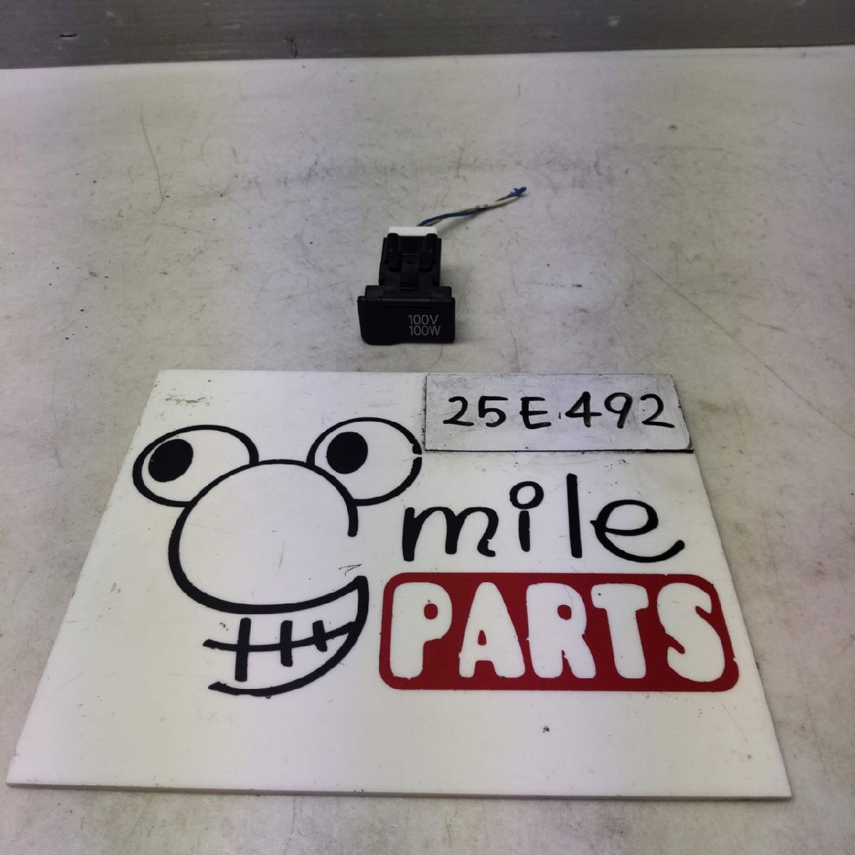 HFC26/C26 セレナ 純正 100Vポート 2Z7-18-4/25E492*同梱不可拍卖