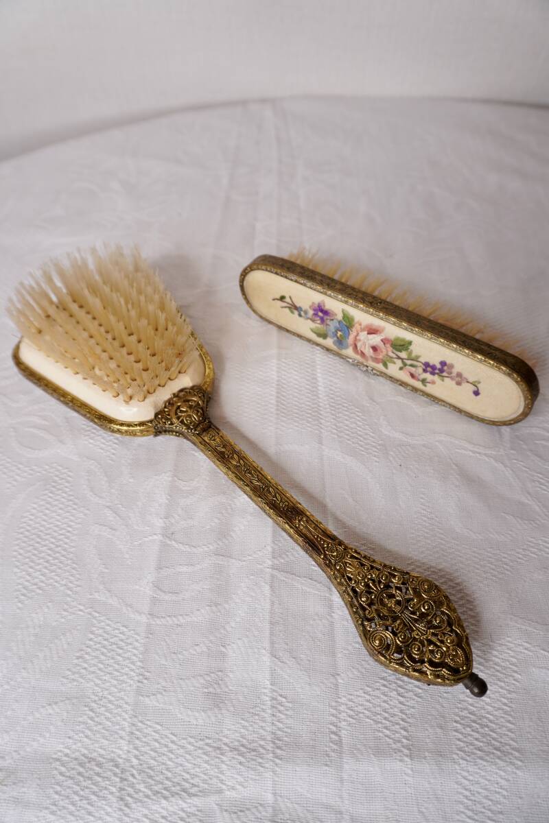 イギリス ヴィンテージ ヘアーブラシ 真鍮製 ビクトリアスタイル拍卖