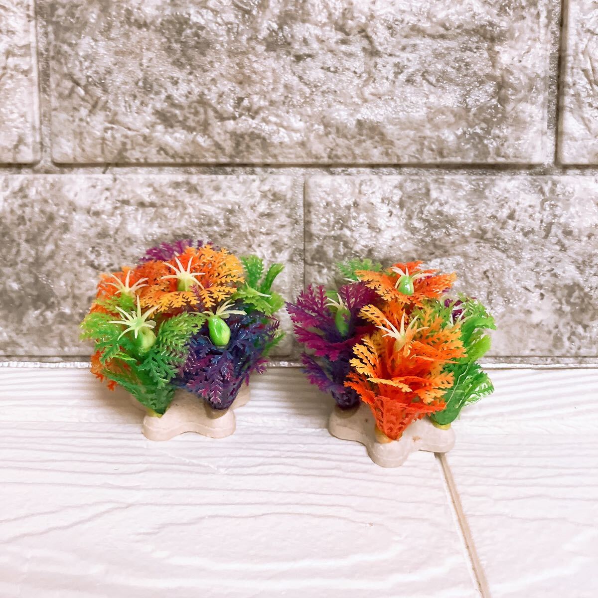 人工水草 水槽装飾 プラスチック製 植物 アクアリウム カラフル 5.9cm 2個入り拍卖