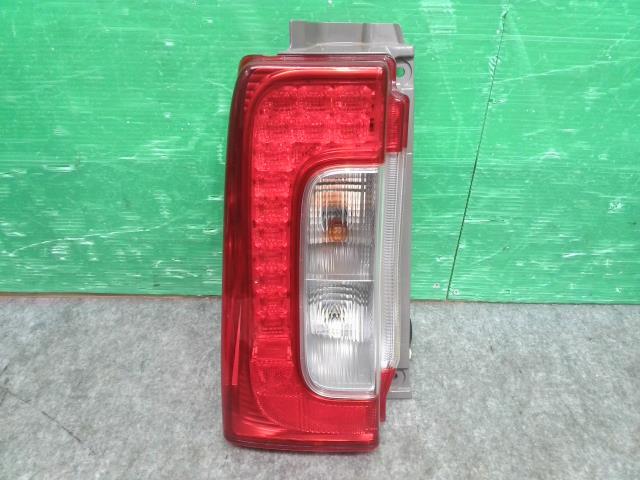 タント DBA-LA600S 左テールランプ G SA 81561-B2300拍卖