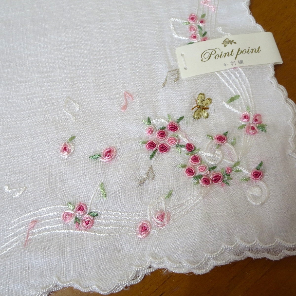 【新品】ベトナム手刺繍 高級ハンカチ 音符と花 ホワイト×ピンク Point point(ポワンポワン)ハンカチーフ ブルーミング 送料180円♪拍卖