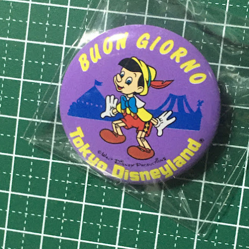 TDL東京ディズニーランド 缶バッジ ビンテージ品 開園当初 旧社名 Productionもの ピノキオ イタリア語拍卖