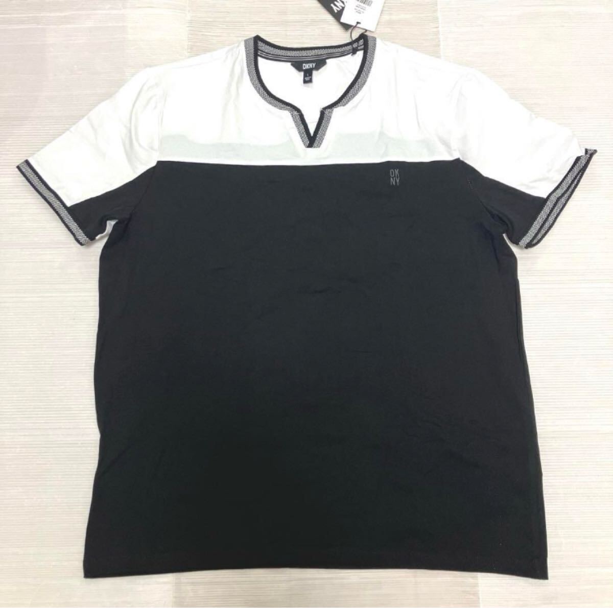 送料無料 新品 DKNY ユニセックスデザイン ロゴ入り半袖Tシャツ XL拍卖