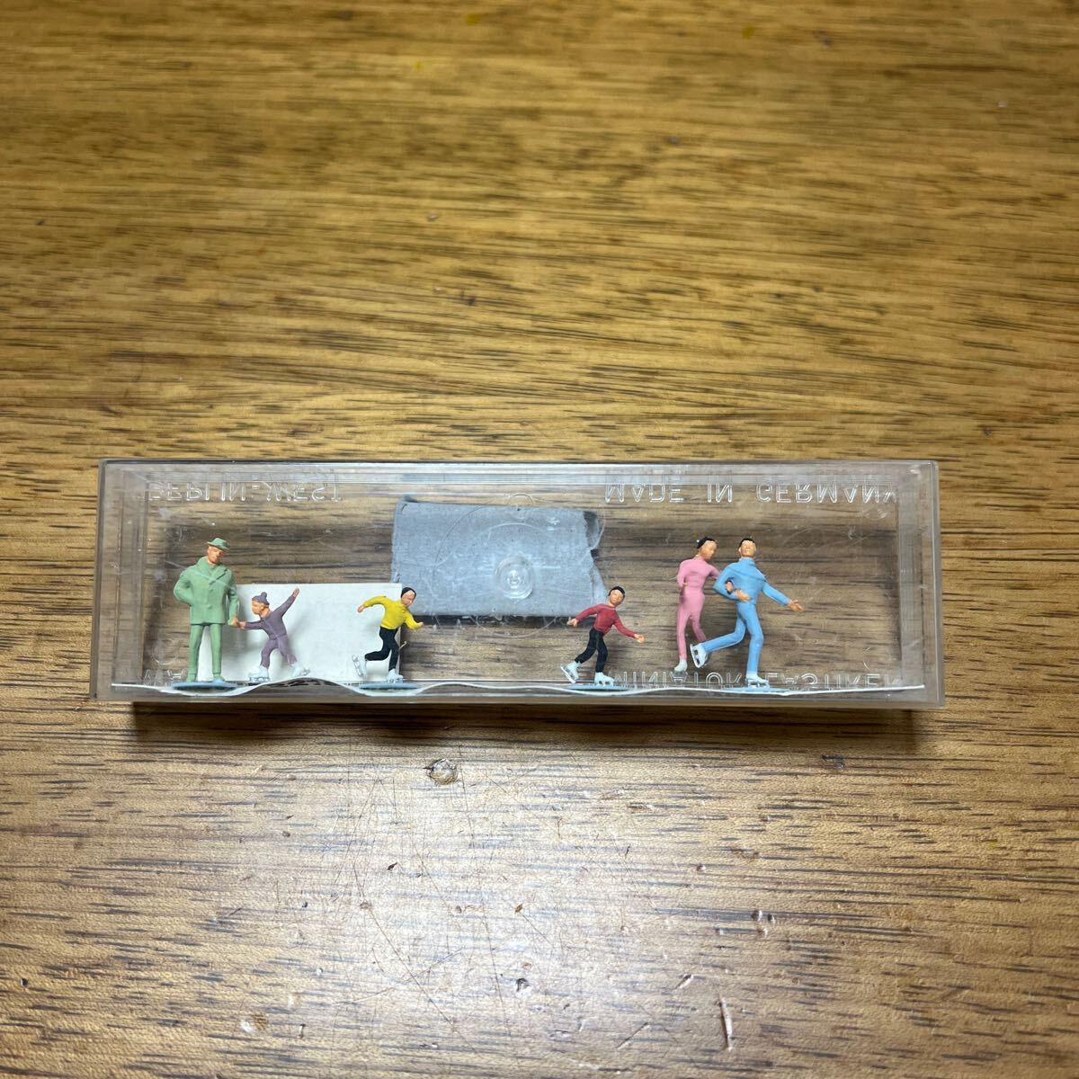 送料込■メルテン MERTEN スケートをする人 HO 2215 6体 塗装済み ジオラマ not Preiser プライザーでない拍卖