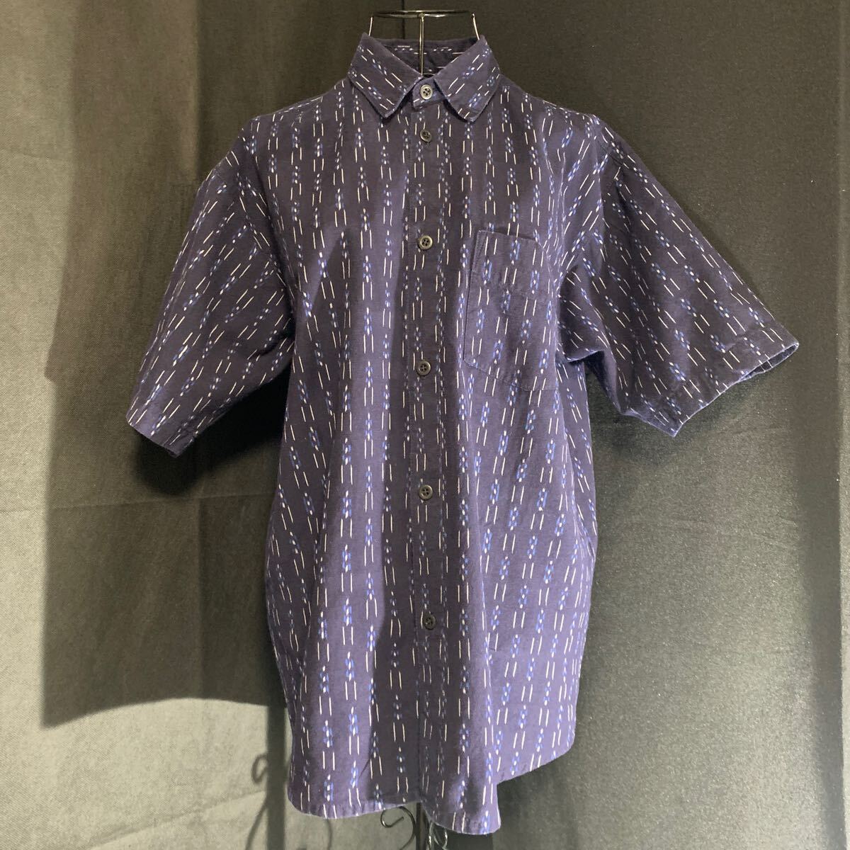 ☆シャツ 半袖 チュニック 藍染 生地 刺し子 リメイク素材 ハンドメイド 古布 型染め 絣 手作り パッチワーク かすり(A-1252)拍卖