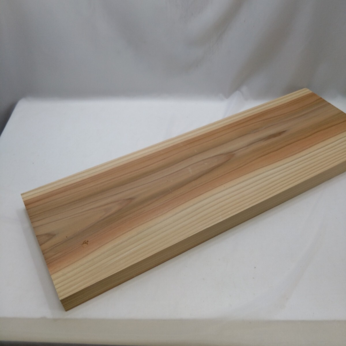 【天然木】 杉 無垢板 615㎜×210㎜×33㎜ 程度 上小節 DIY 小物製作 趣味 彫刻 棚板拍卖