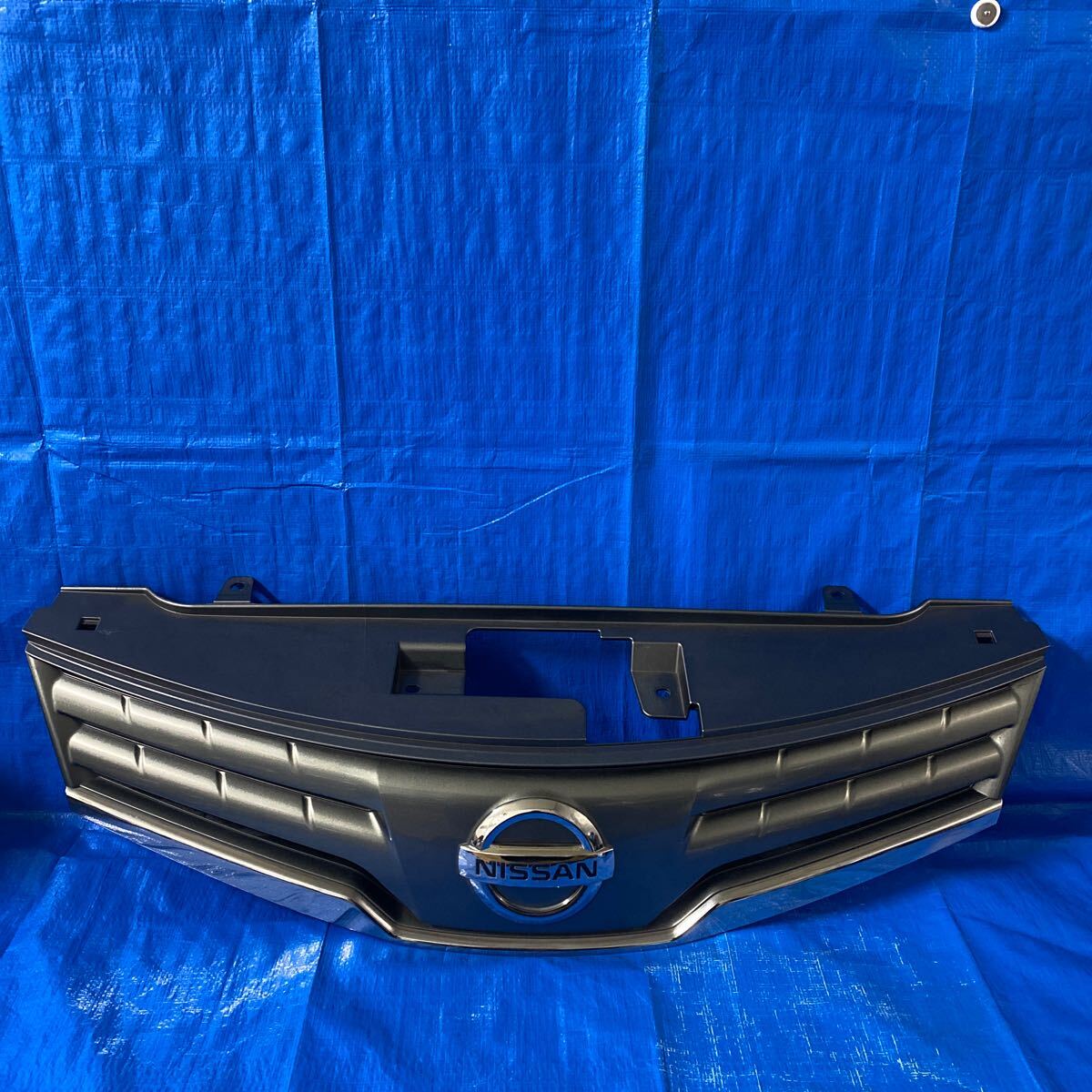 ◆ニッサン ノート《 E11 NE11 》純正 フロントグリル ラジエーターグリル グレー 62310-8Y20A 破損無し◆拍卖